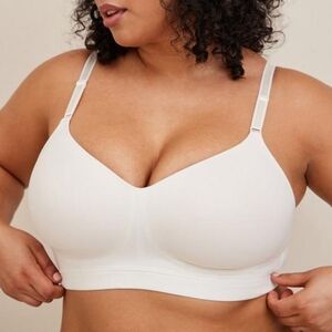 Torrid 50D White Wireless Bra